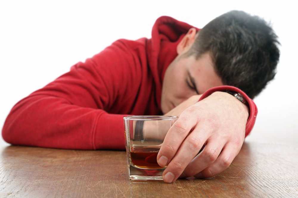 Alcohol drinking and smoking cause cardiovascular damage at a younger age / Health News