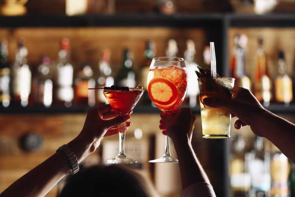 Even moderate drinking of alcohol increases cancer risks / Health News