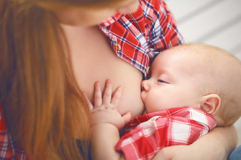 Esto sucede cuando las madres que amamantan beben alcohol. / Noticias de salud