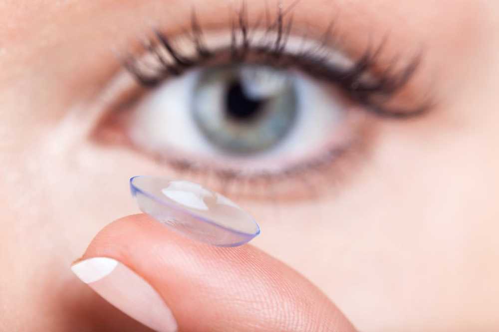 Extreme Case Artsen vinden 27 contactlenzen in het oog van een oudere patiënt / Gezondheid nieuws