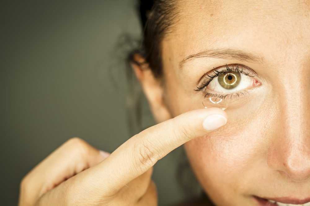 Always take the expiry date into account Expired contact lenses increase the risk of inflammation / Health News