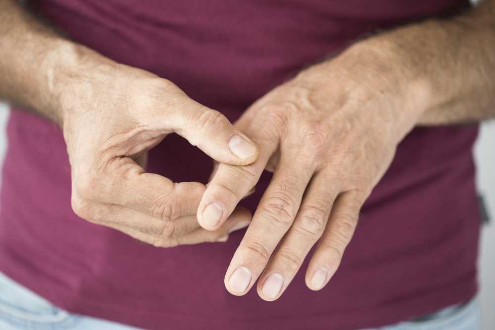 Cracking fingers - Fingerknacken causes and consequences / symptoms