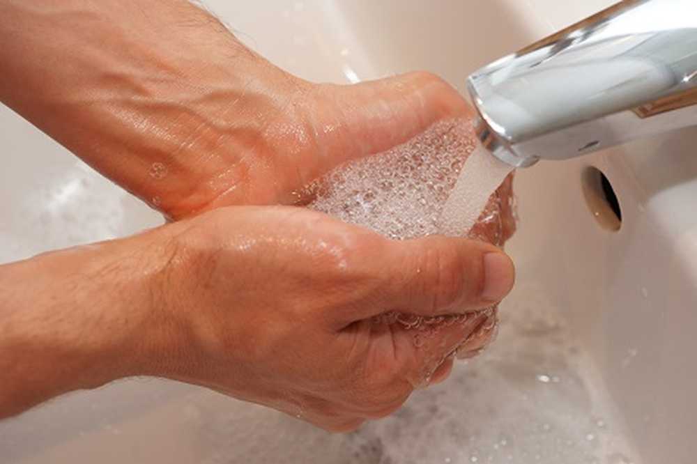 Air hand dryers transfer five times more bacteria than paper towels / Health News