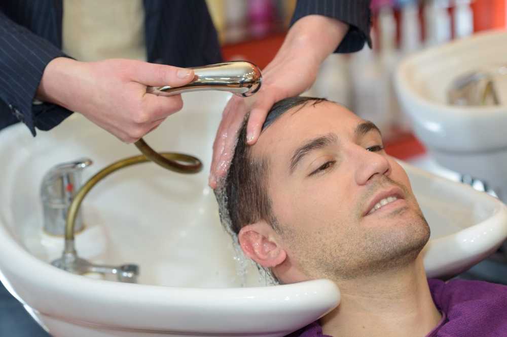 Halsen overstretched når du vasker hår - Uventet slag etter et frisørbesøk / Helse Nyheter