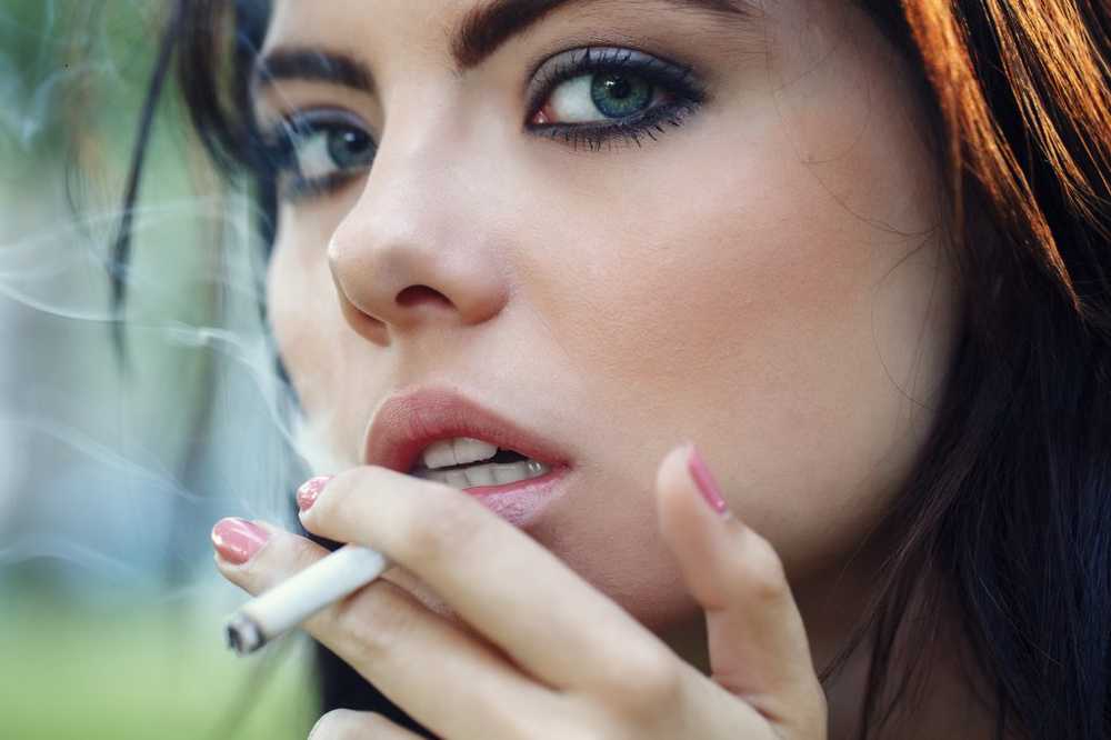 Smoking increases the risk of colorectal cancer precursors in women much more / Health News