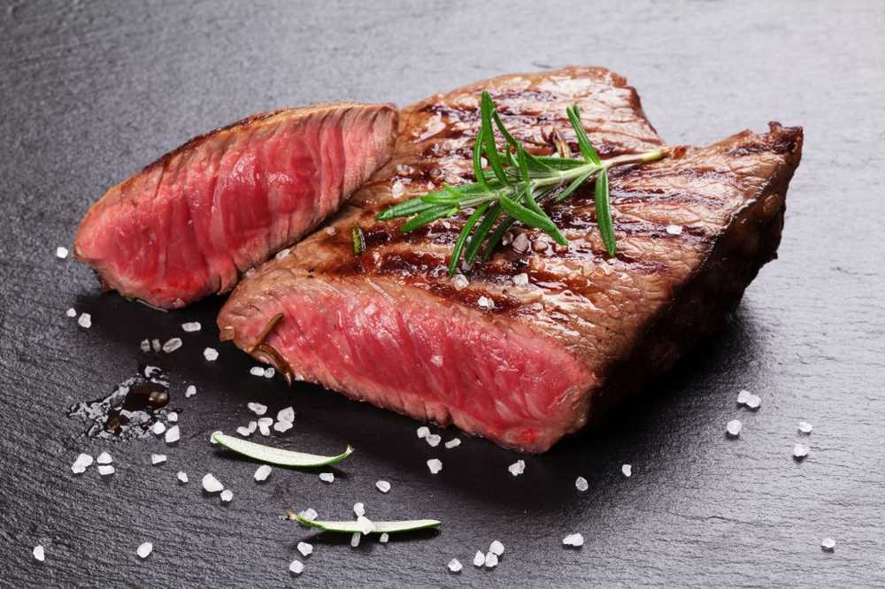 Rödjukt köttjuice Är den röda saften från mediet stekt köttblod? / Hälsa nyheter