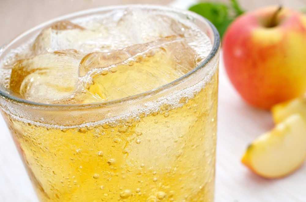 Incluso el azúcar de un vaso de jugo de manzana afecta a la flora oral. / Noticias de salud