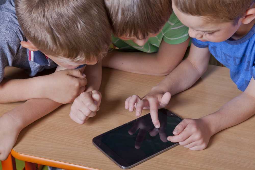 Los teléfonos inteligentes o tabletas reducen la calidad del sueño en niños y adolescentes / Noticias de salud