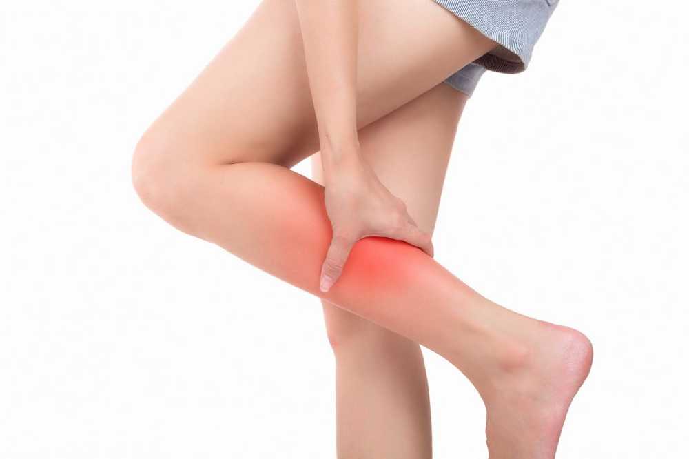 Krampen in de benen veroorzaakt en eerste hulp maatregelen