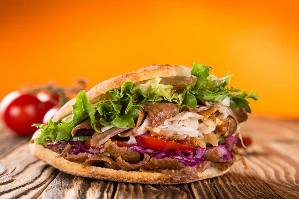 Bezoekers van Berlijn proberen doner kebab en vergif zichzelf - ziekenhuisopname / Gezondheid nieuws