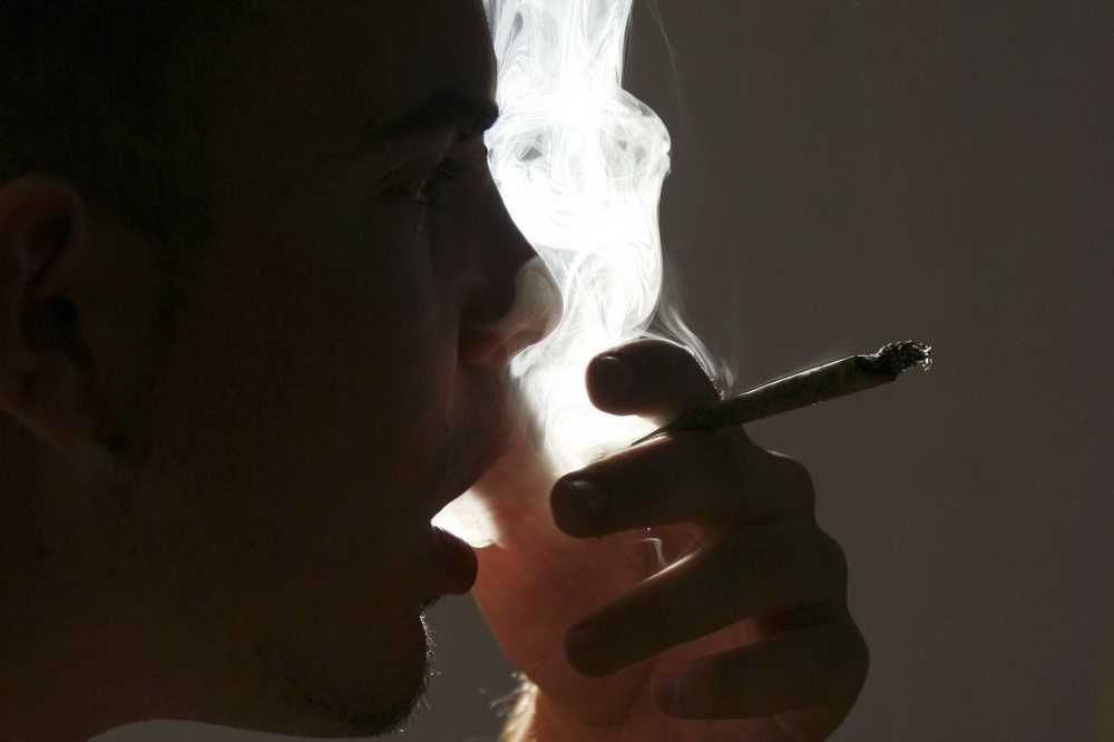 Researcher passive smoking of marijuana healthier than with cigarettes