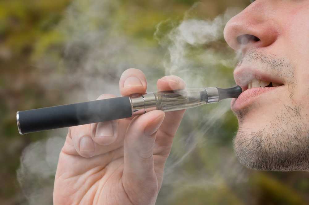 Health English physicians emphasize benefits of e-cigarette / Health News