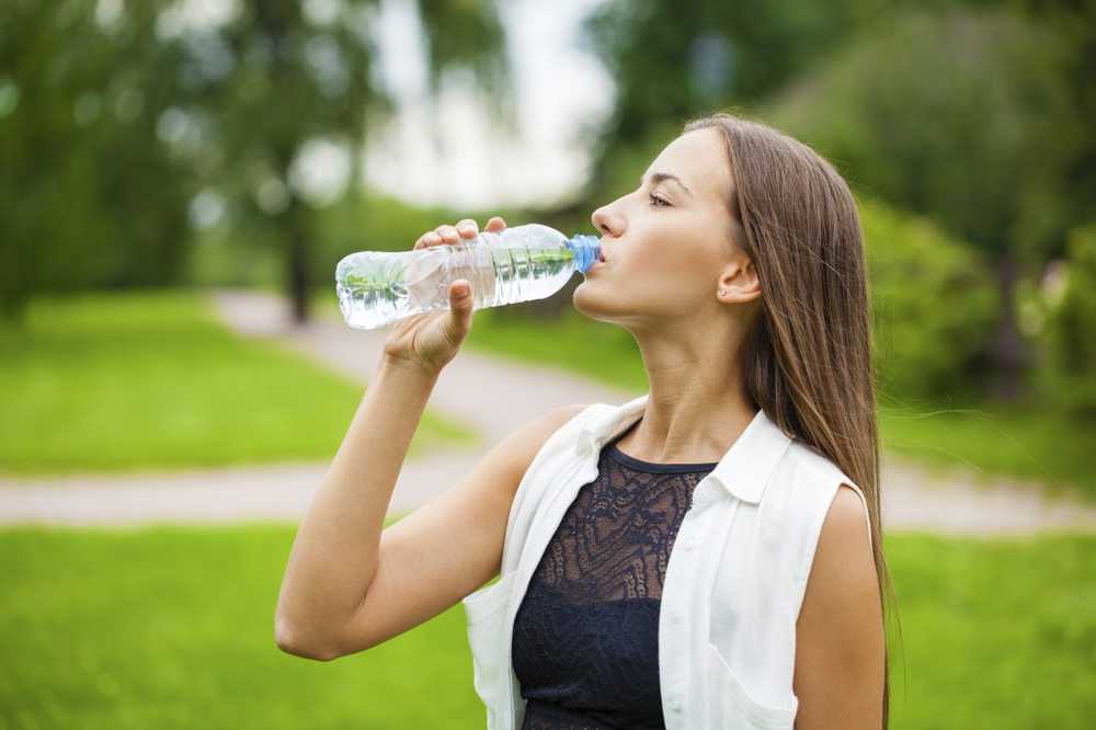 Är fortfarande den dagliga rationen med två liter vatten? Så mycket vatten ska vuxna dricka / Hälsa nyheter