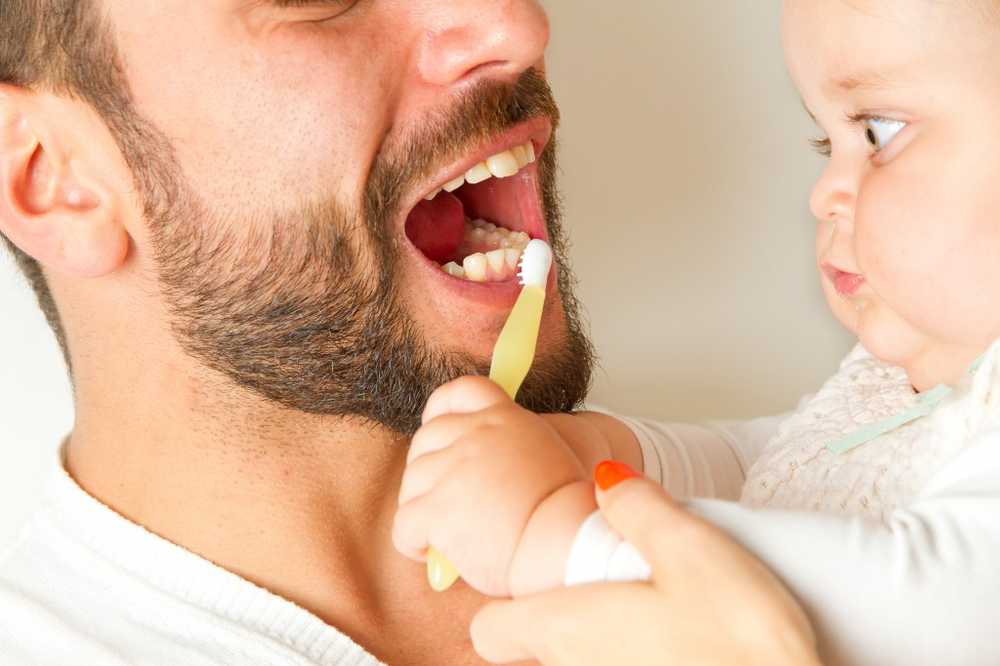 Dientes de caries Los bebés deben ser de seis meses al dentista. / Noticias de salud