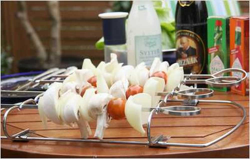 Small healthy meals. Colorful skewers with dip / Health News