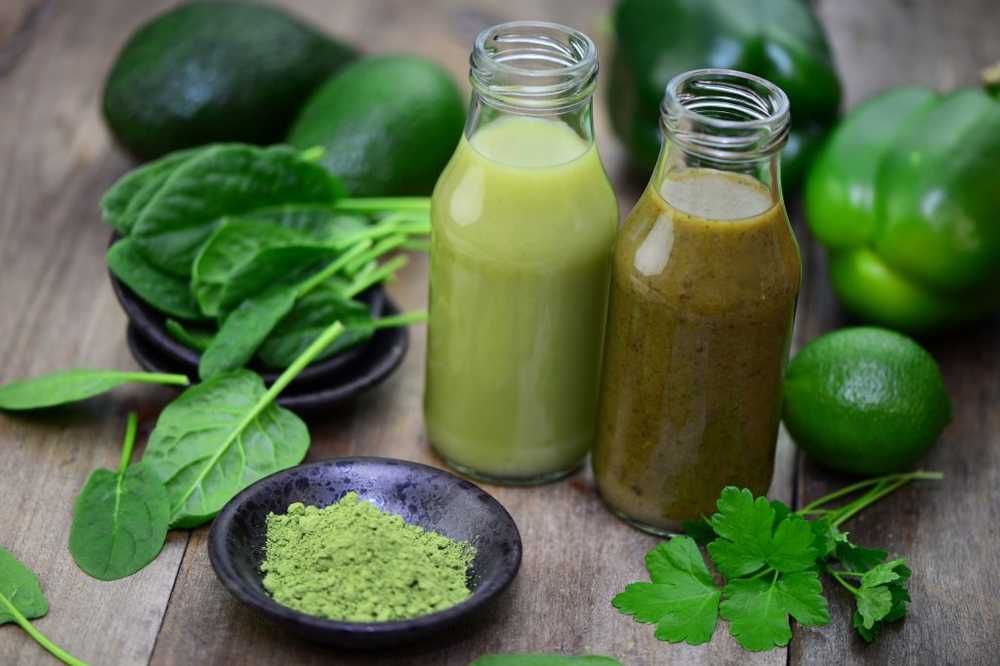 Jugo de vegetales de rúcula, espinacas y acelgas para una buena salud dental / Noticias de salud