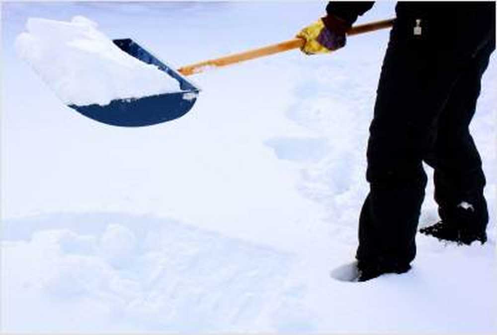 Seniors heart attack by snow shoveling / Health News