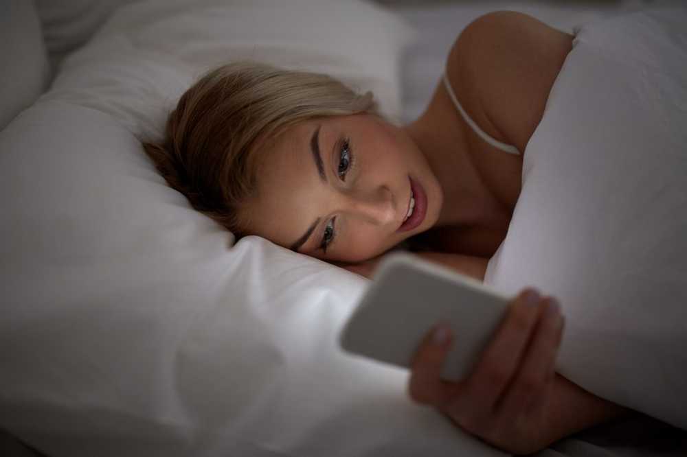 Smartphone blindness with regular mobile phone use at night in the dark / Health News