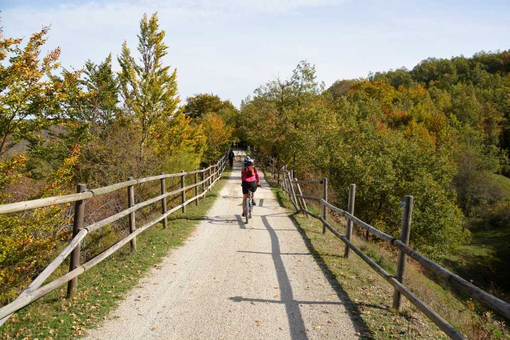 Deportes y largas caminatas contra el cansancio primaveral. / Noticias de salud