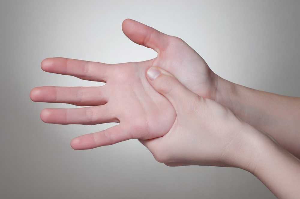 Stiff and painful finger joints recognize signs of osteoarthritis and arthritis